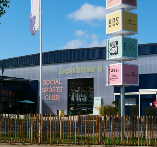 totem signalétique extérieur