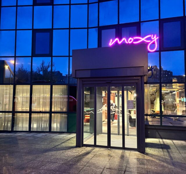 enseigne éclairage direct