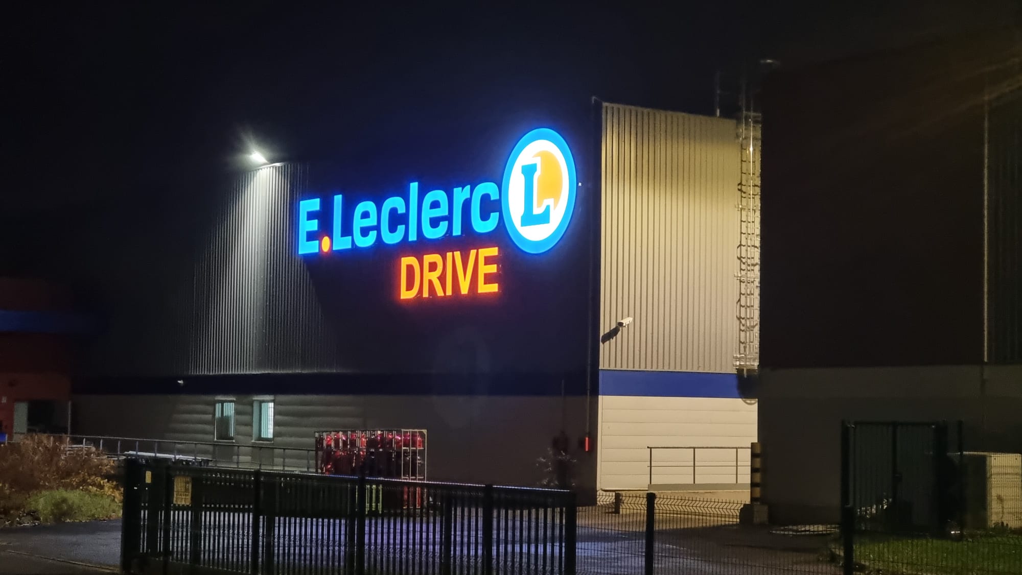 enseigne éclairage direct