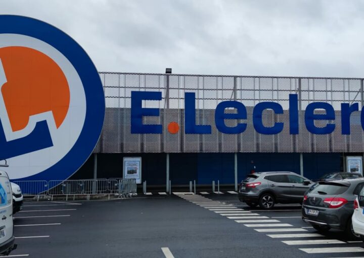 Le plus grand logo E.Leclerc de France Enseigne sur mesure fabrication et pose NORSUD à Neufchatel en Bray en Seine Maritime Normandie