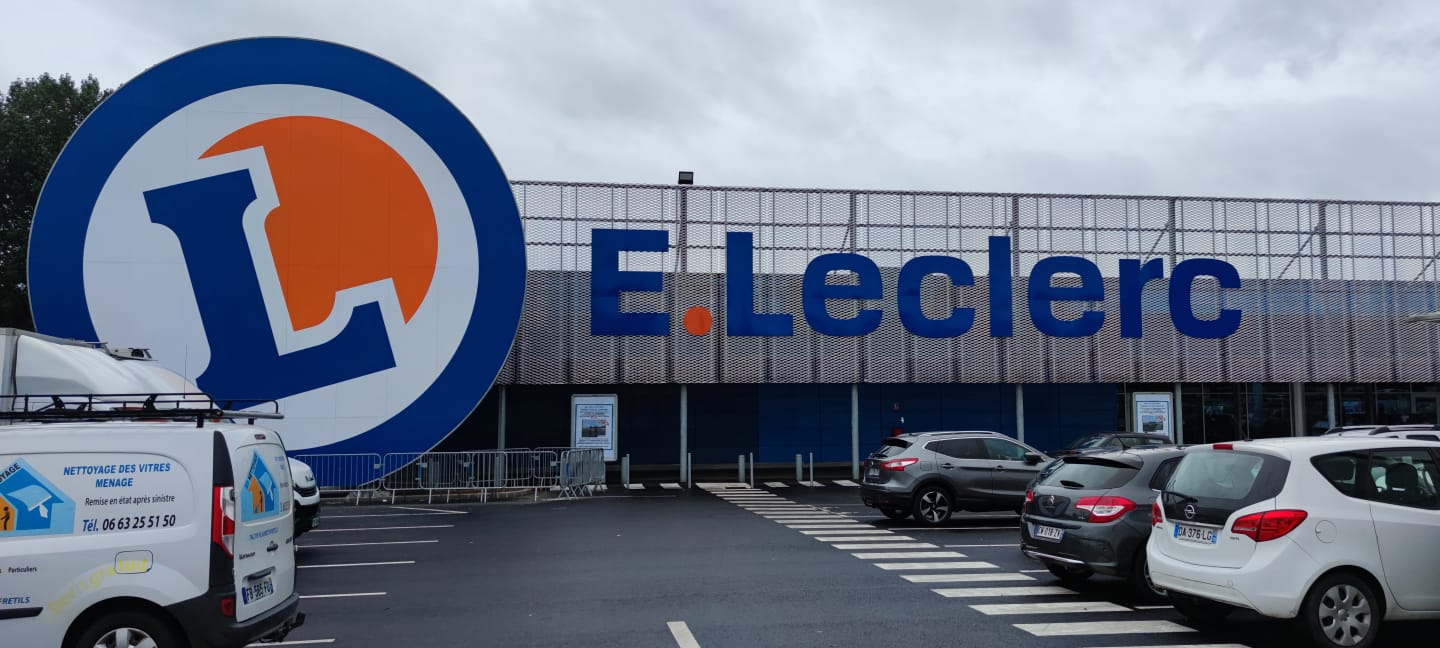 Le plus grand logo E.Leclerc de France Enseigne sur mesure fabrication et pose NORSUD à Neufchatel en Bray en Seine Maritime Normandie