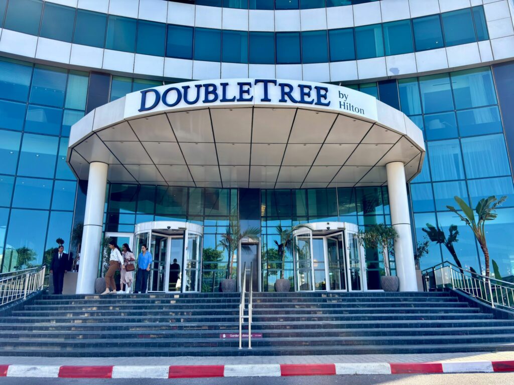 Enseigne lettres boitiers lumineuses double tree by hilton casablanca maroc